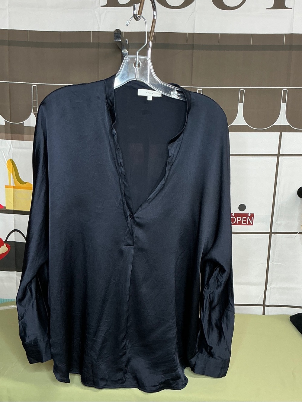Vince Black Satin V-Neck Long-Sleeve Blouse sz large #2354